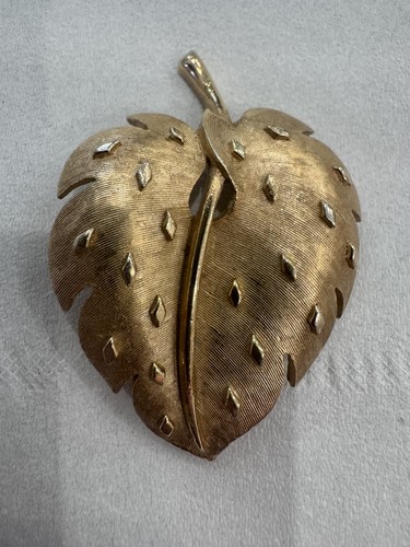 Spilla trifari fragola vintage - trifari,