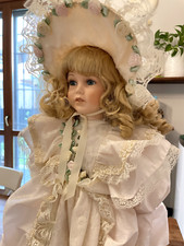 Bambola porcellana biscuit con abito stile vittoriano