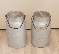 Vecchi Contenitori In Alluminio Per Trasporto Latte.