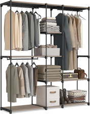 Armadio Aperto Con Ripiani in