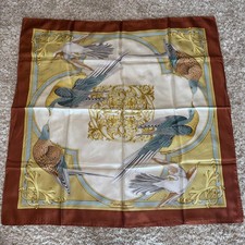 Foulard Ferragamo, Motivo Uccello, Seta, Grande, Oro, Marrone, Bianco, Giallo