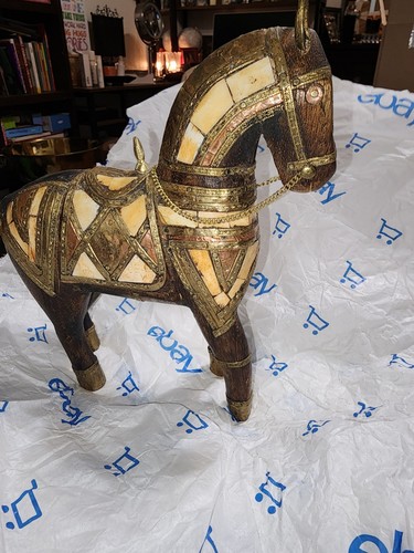 Antico cavallo corazzato legno