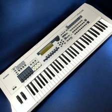 Yamaha MO6 61-Key Synthesizer