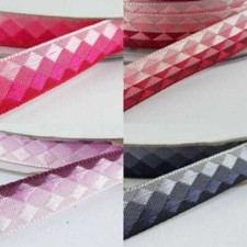 Nastro Satinato Diamante 10mm Tessuto Doppio Lato Fiocco Quadrato 4 COLORI 2 4 Metri 370D