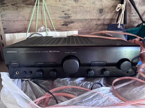 Amplificatore stereo integrato