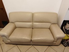 Coppia divani pelle beige da 2 e 3 posti