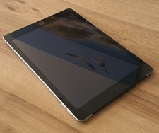 Apple iPad 9.7" (5ª Gen) 32GB Wi-Fi + Cellular - Grigio Siderale - 2017 - A1823