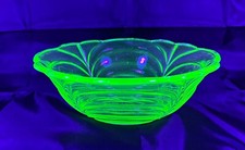 CIOTOLA IN VETRO PULEGOSO ALL'OSSIDO DI URANIO VASELIN GLASS ANNI '50