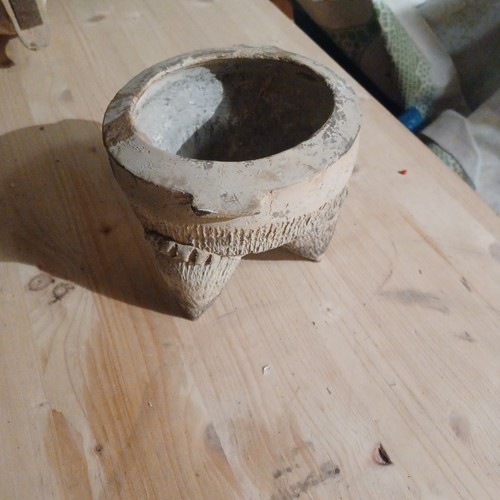 Antico vaso tripode - , in