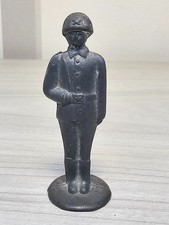 Soldatino giocattolo di latta