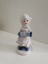 Bambina Russa in bianco blu e