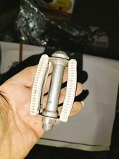 BICI VINTAGE UN PEDALE MB CON GOMMA E CATARIFRANGENTI GIALLI - USATO DELL'EPOCA 