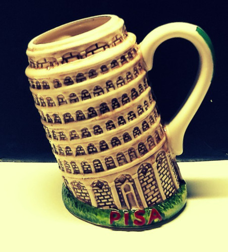 Tazza torre pendente - 3d,