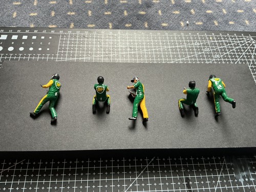 Pit stop crews - pit,