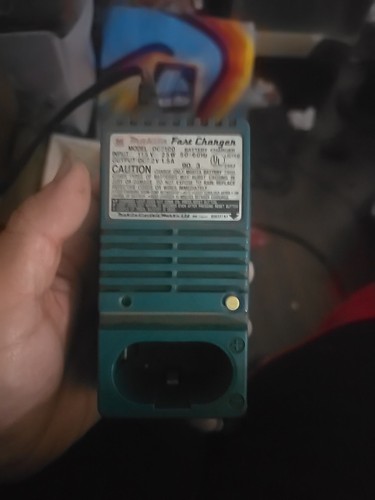 Makita charger - makita,