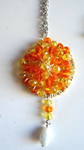 Collana con ciondolo fatto - con,