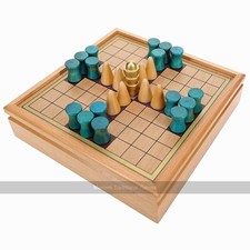 Tablut, Gioco Tafl Vichingo con Tavolo Armadio in Legno e Pezzi Dipinti (UK)