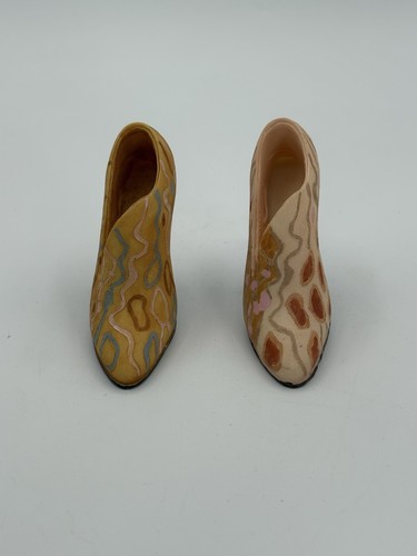 Just the right shoe di - the,