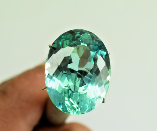 Pietra preziosa zaffiro verde