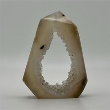 Torre a portale in agata