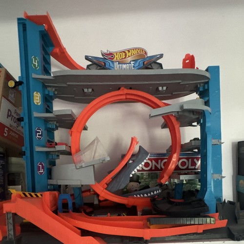 Hot wheels ultimate - hot, garage