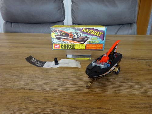 Corgi toys 107 - corgi, on