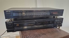 Radio (Akai) e lettore CD vintage (Sony)
