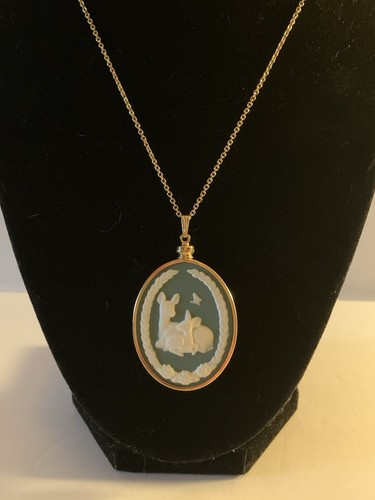Collana con ciondolo cammeo