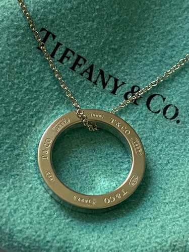 Collana con ciondolo cerchio