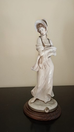 Statuetta porcellana - in,