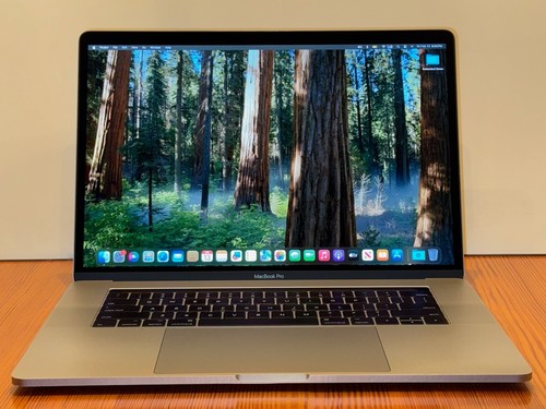 Apple macbook pro quad - 15",