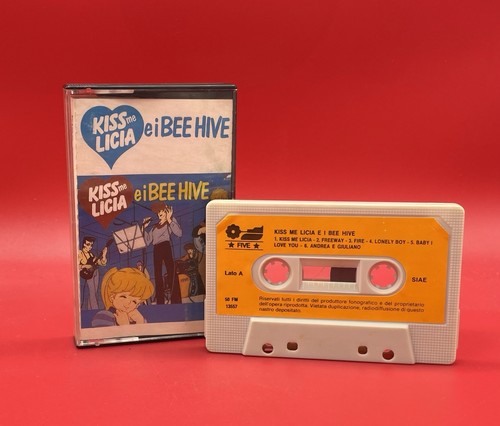 Kiss licia bee hive - me, e