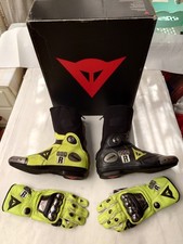 VR46 DAINESE VALENTINO ROSSI GLOVES TITANIUM BOOTS DAINESE MOTOGP YAMAHA ROSSI 