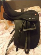 Vendo sella Dressage sintetica misura seggio 17 come nuova usata Tel. 3387604978