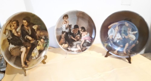 Tre grandi piatti decorativi - grandi,