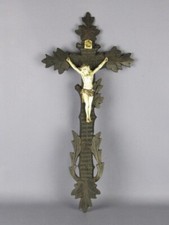 Antico crocifisso da parete croce in legno con statua Gesù porcellana XX Sec.