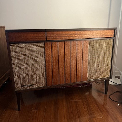 Console stereo moderna metà