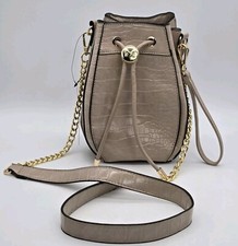 MKF Collection Cassidy Borsa a secchiello Hobo in pelle di coccodrillo goffrata vegan di Mia K