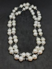 Collana lunga di perle di