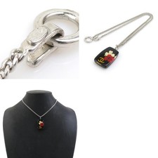 Collana Chanel in resina e
