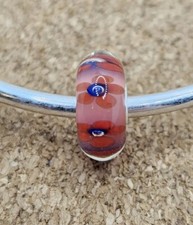 Autentico ciondolo europeo margherita rosso blu vetro lavorato a lume perline argento sterling