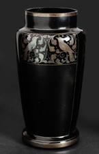 Vaso nero con decorazioni