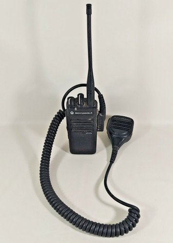 Motorola xpr 3300e uhf radio - motorola,