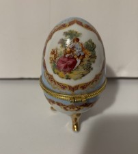 Uovo vintage in porcellana