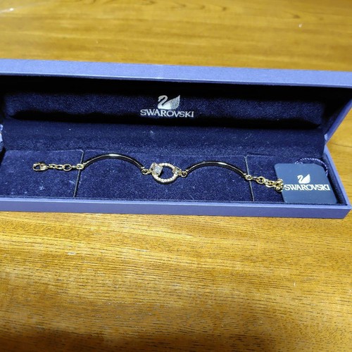 Goldtone bracelet with - , crystal