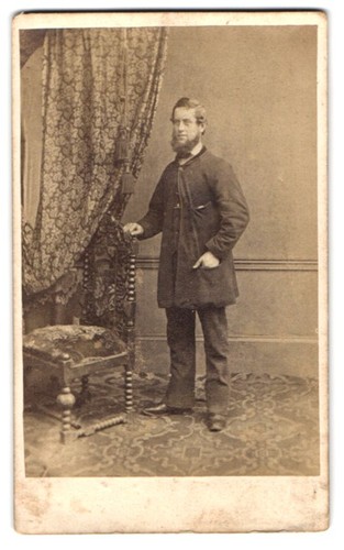 Fotografia uomo piedi con - fotografia,
