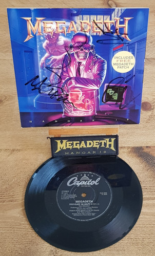 Megadeth hanger signed 7 - -,