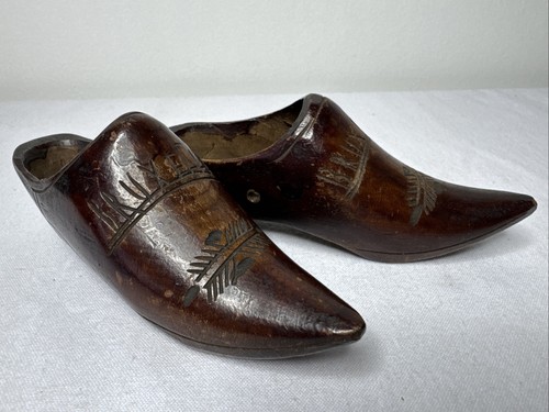 Zoccoli legno intagliati - zoccoli,