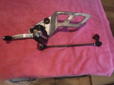 SUZUKI GSF650 BANDIT PIEDINO ANTERIORE SINISTRO GANCIO E LEVA COLLEGAMENTO CAMBIO OEM