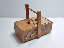 Scatola da cucito antica in